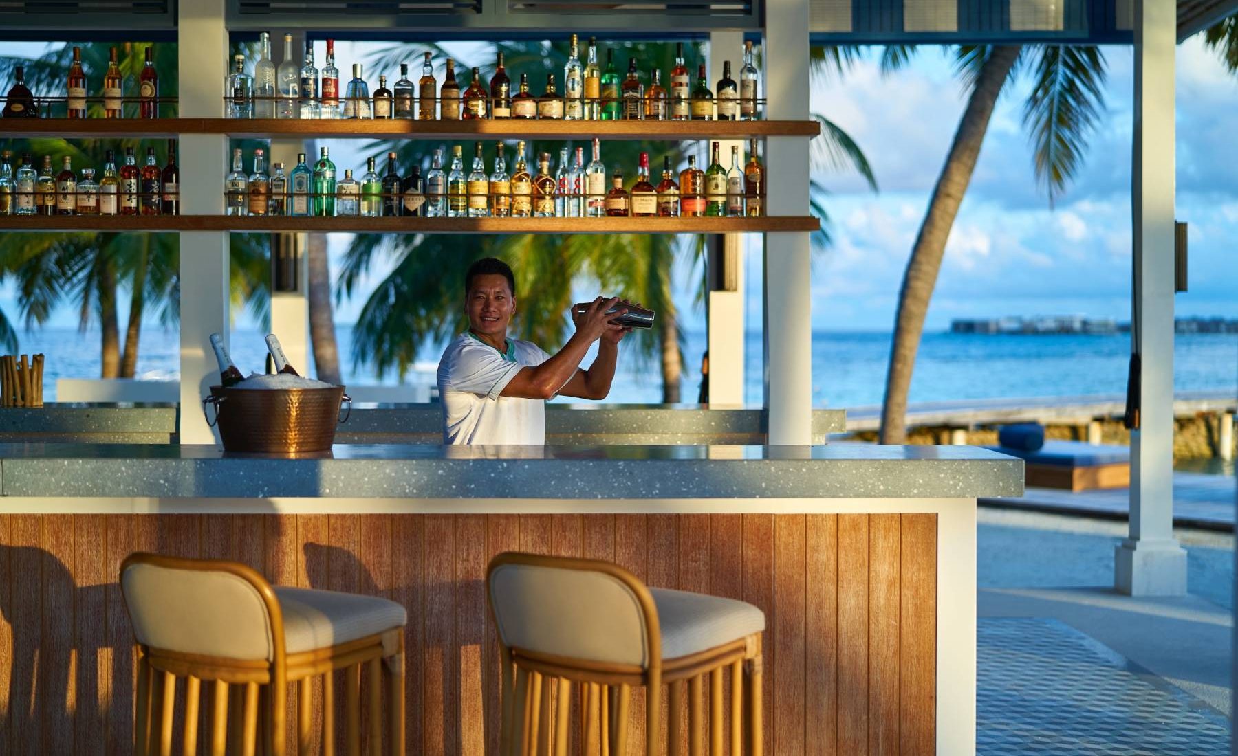 Raffles Maldives Meradhoo - Long Bar